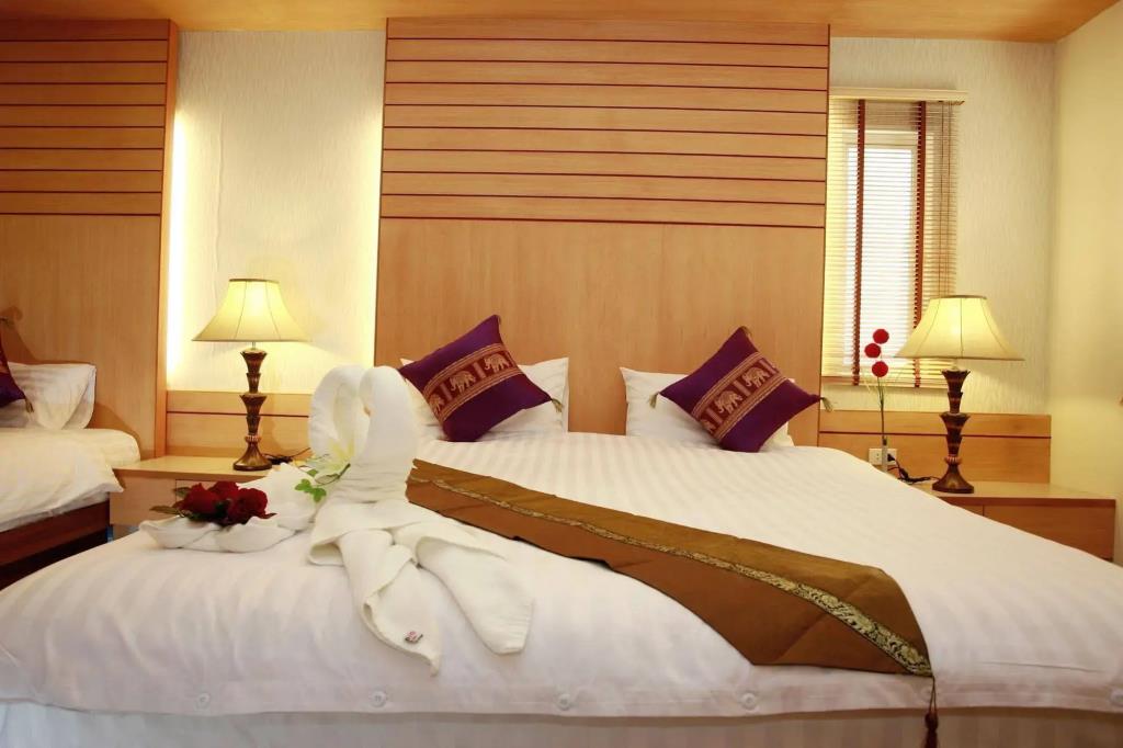 Patong Terrace 3*