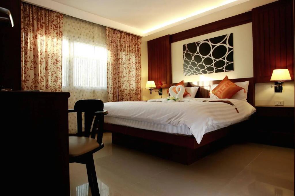 Patong Terrace 3*