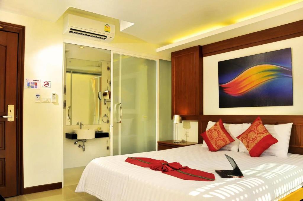 Patong Terrace 3*