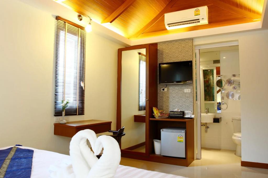 Patong Terrace 3*