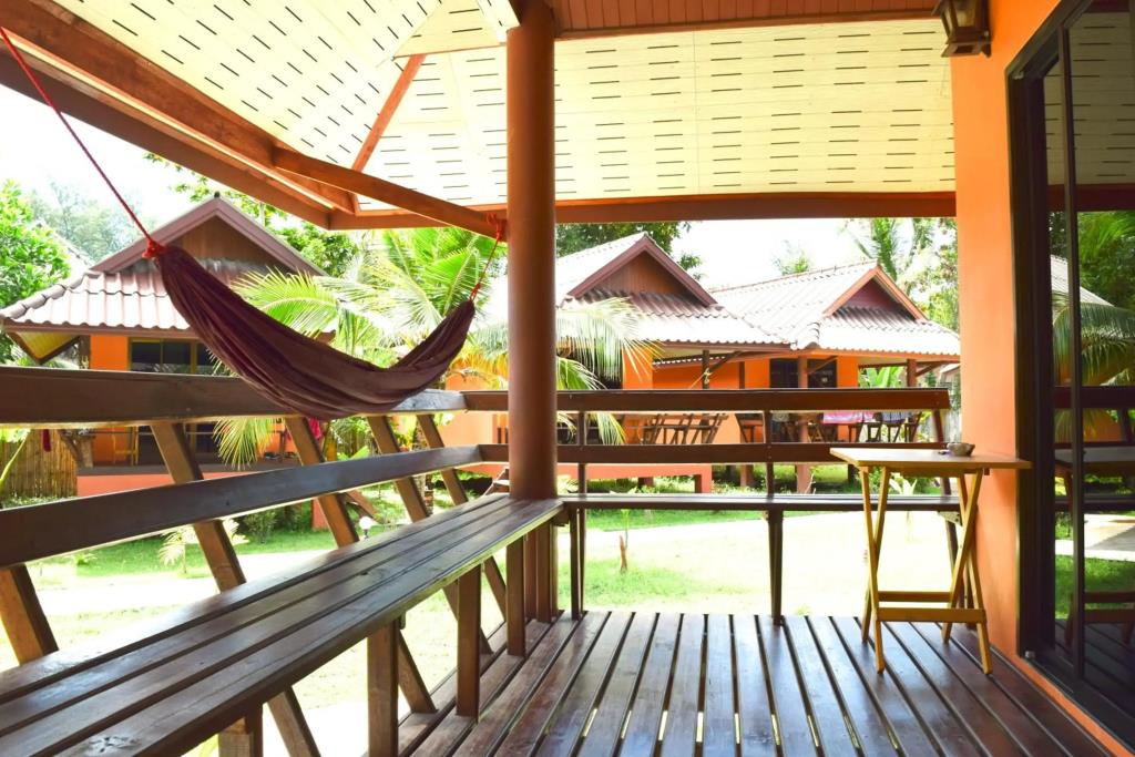 Lanta Pearl Beach Resort 3*