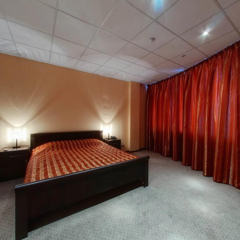Parus Hotel 3*