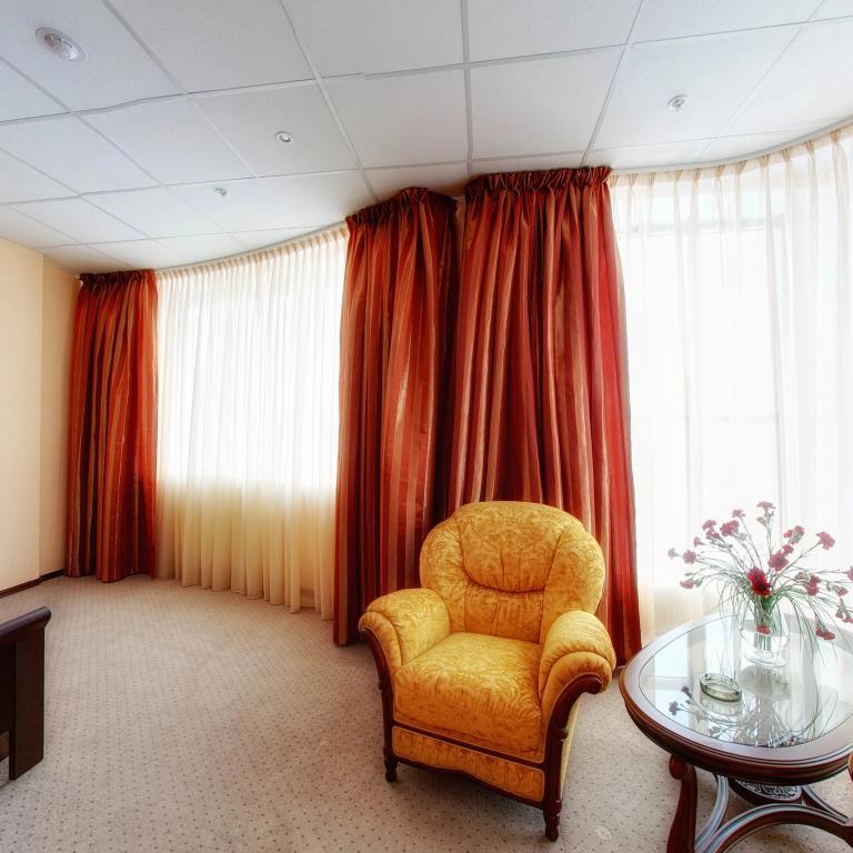 Parus Hotel 3*