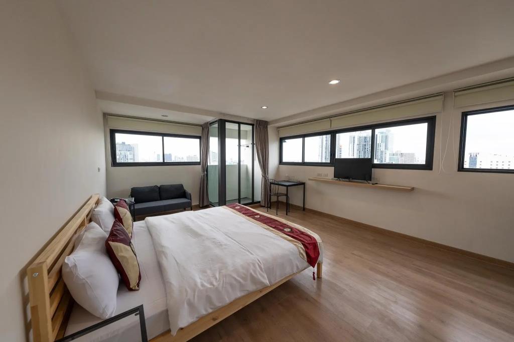 L.A.Tower Hotel 2*