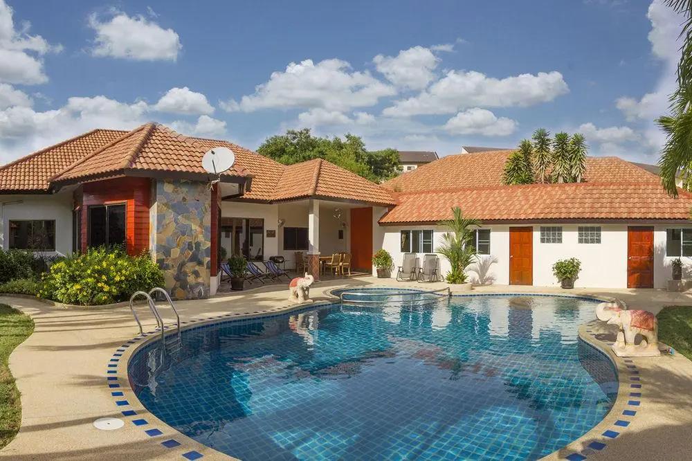Pattaya Hill, Near the City and Beach 0*