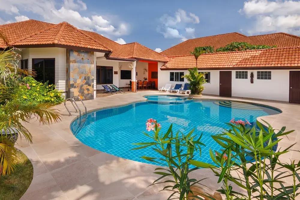 Pattaya Hill, Near the City and Beach 0*