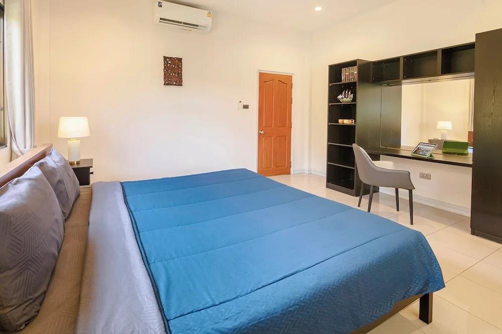 Pattaya Hill, Near the City and Beach 0*