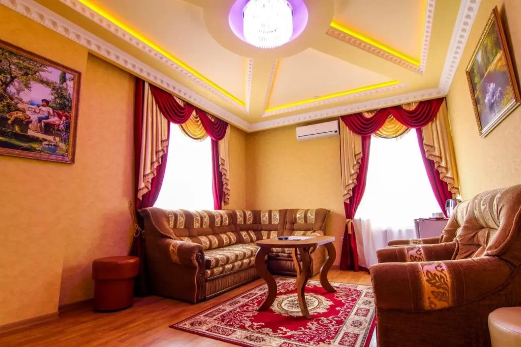 Lyuks Hotel 3*