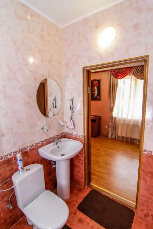 Lyuks Hotel 3*