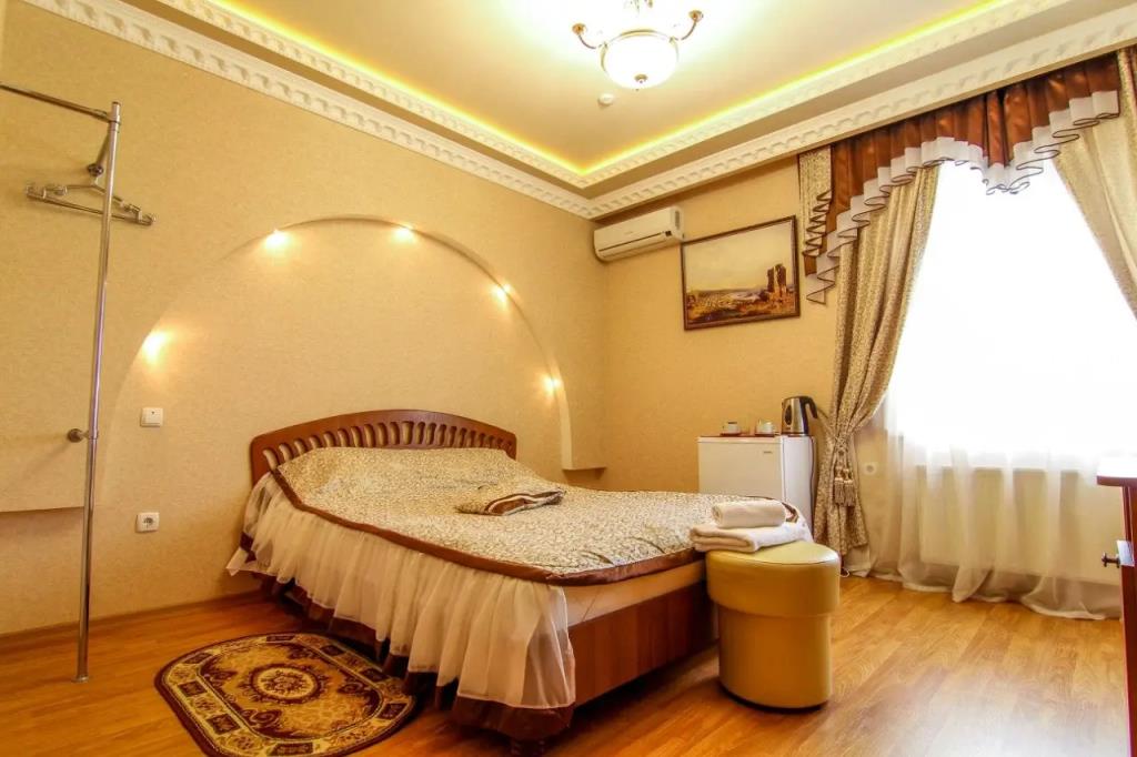 Lyuks Hotel 3*