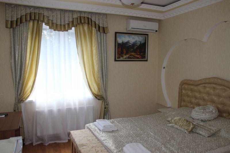 Lyuks Hotel 3*