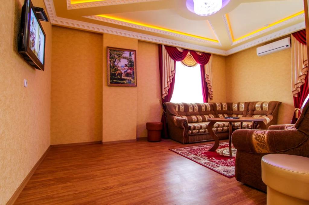 Lyuks Hotel 3*