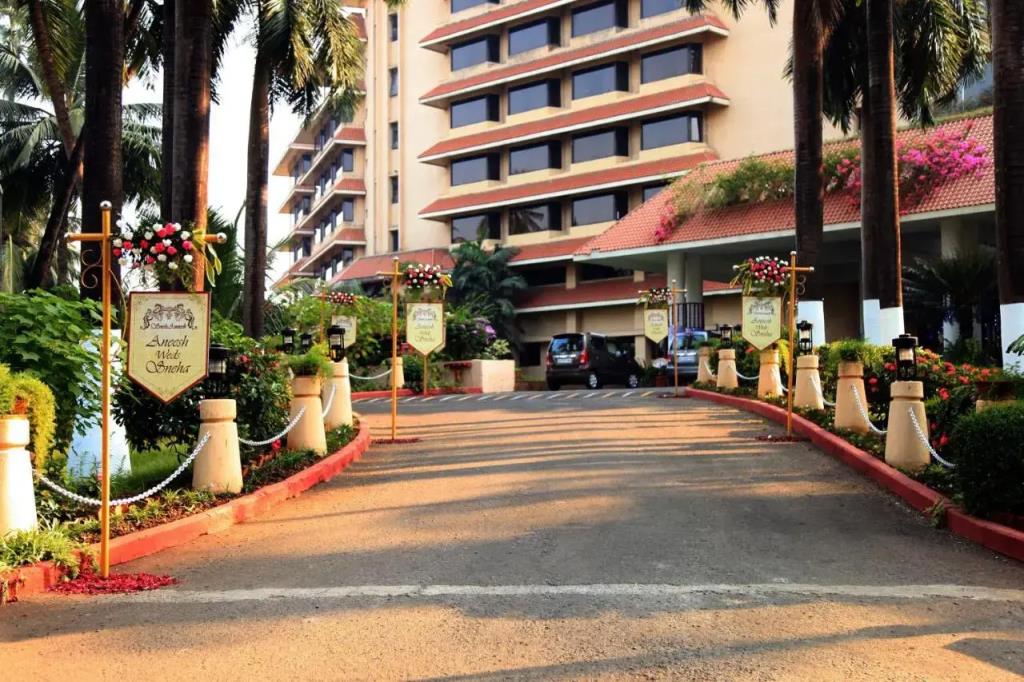 The Retreat Hotel & Convention Centre 4*