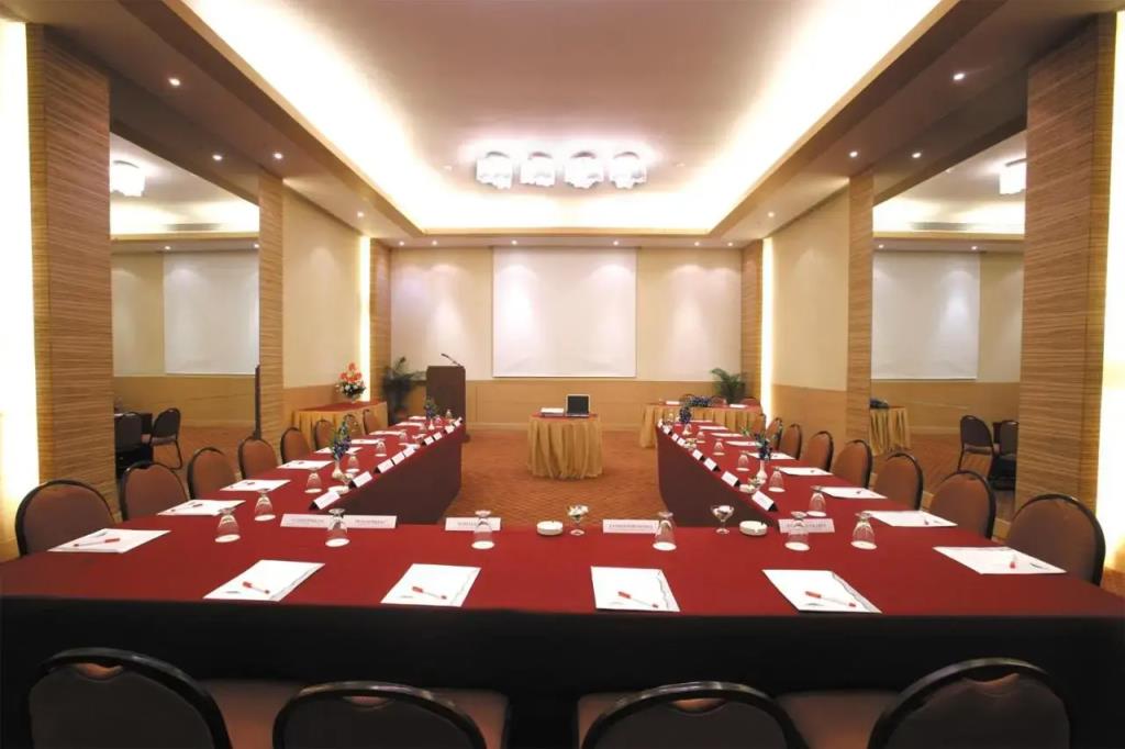 The Retreat Hotel & Convention Centre 4*