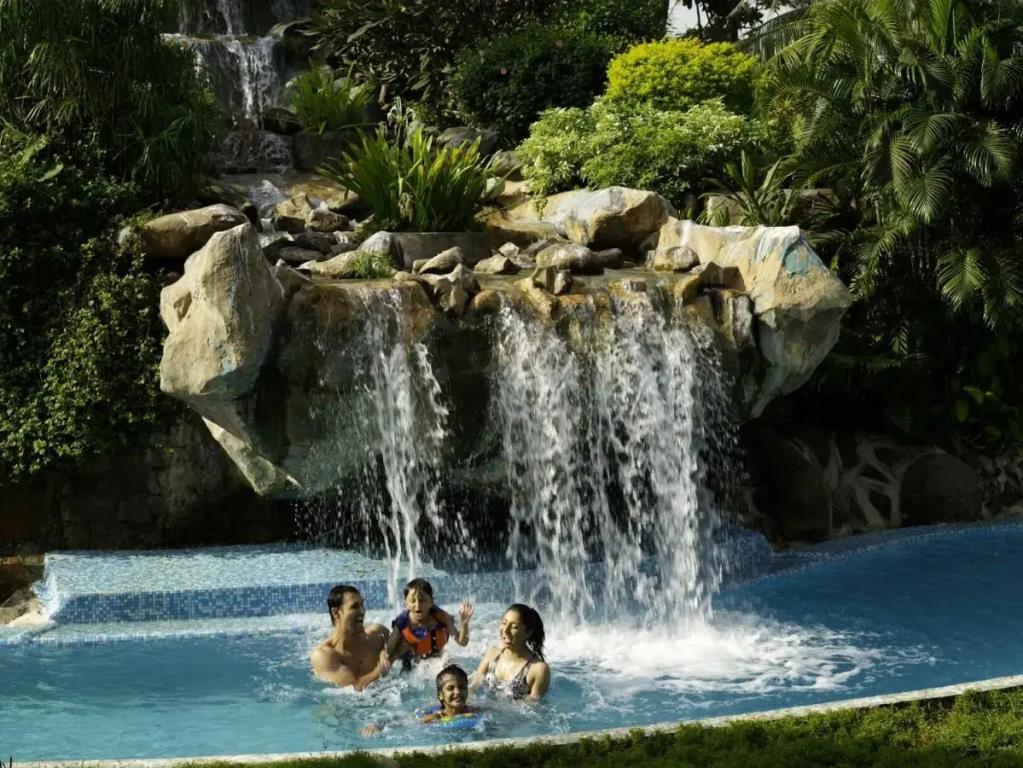 The Retreat Hotel & Convention Centre 4*