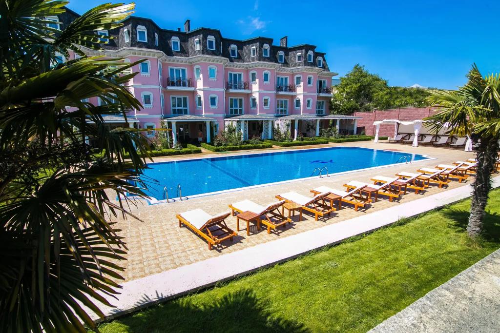 Riviera, Sevastopol 0*