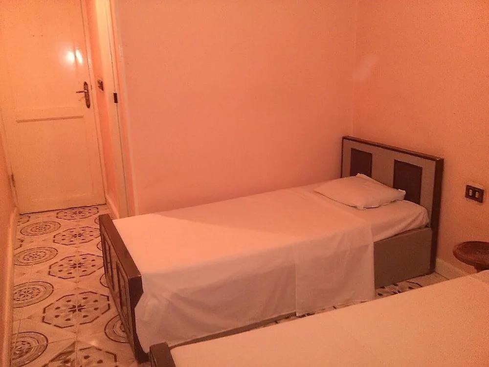 Pharaohs Hotel 3*