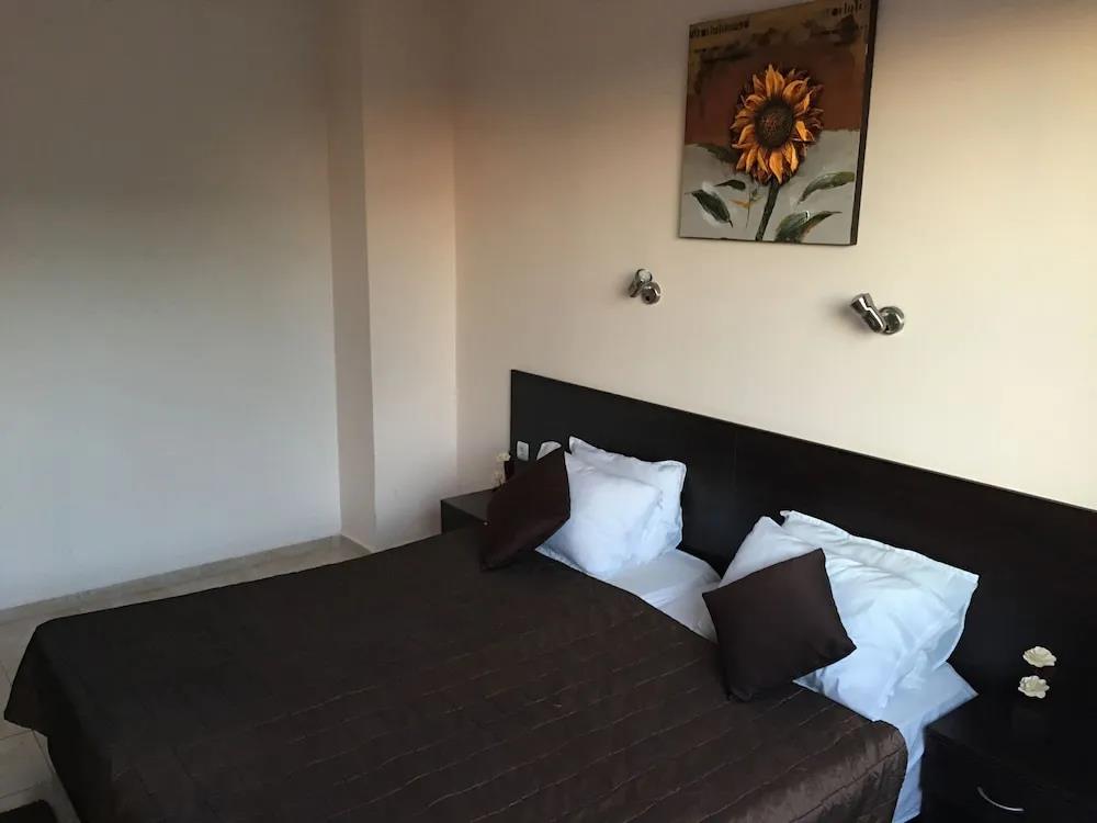Elite Apartments 0*