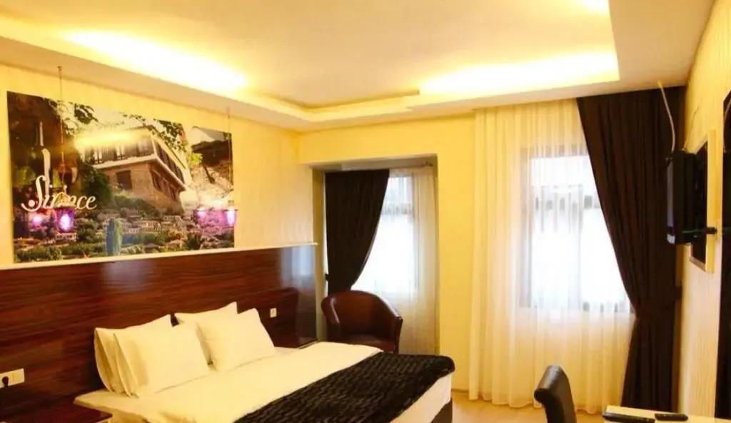 Lucid Otel 0*