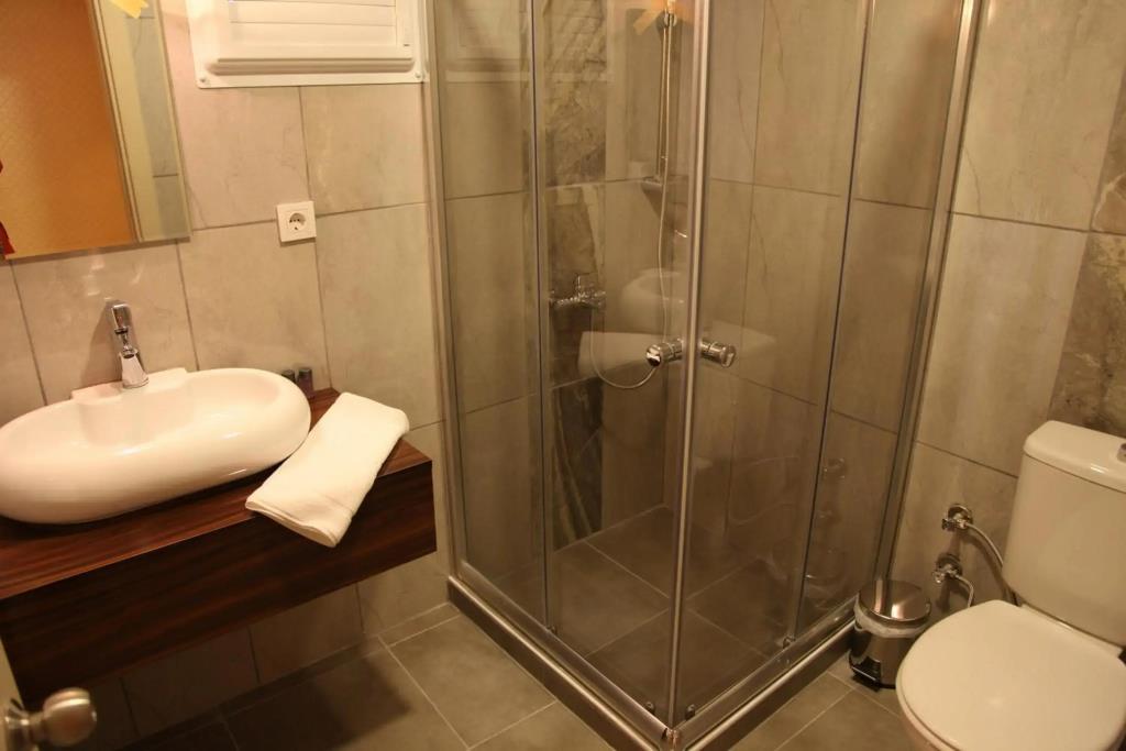 Lucid Otel 0*