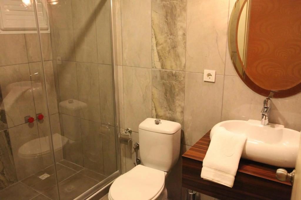 Lucid Otel 0*