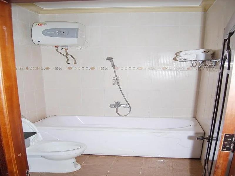 Nhat Tan Hotel 1*