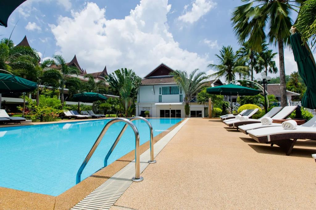 Serenity Lakeside Resort 3*