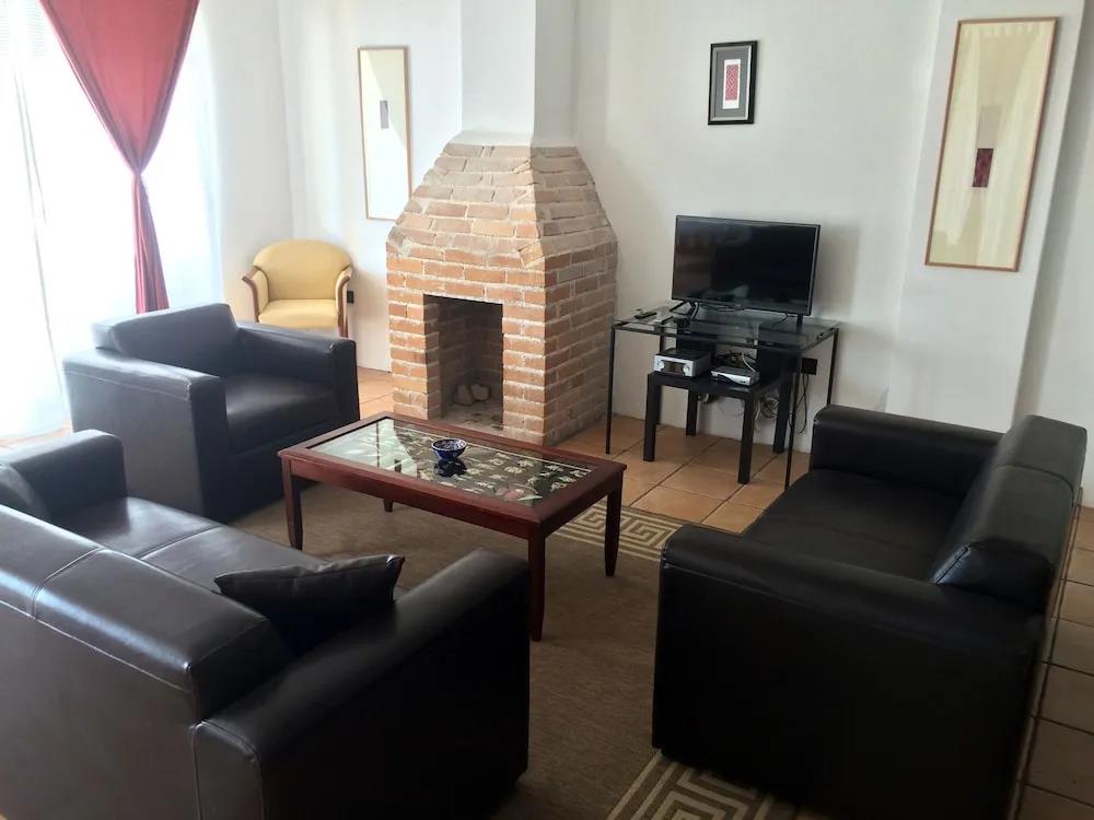 Fox Apartments 0*