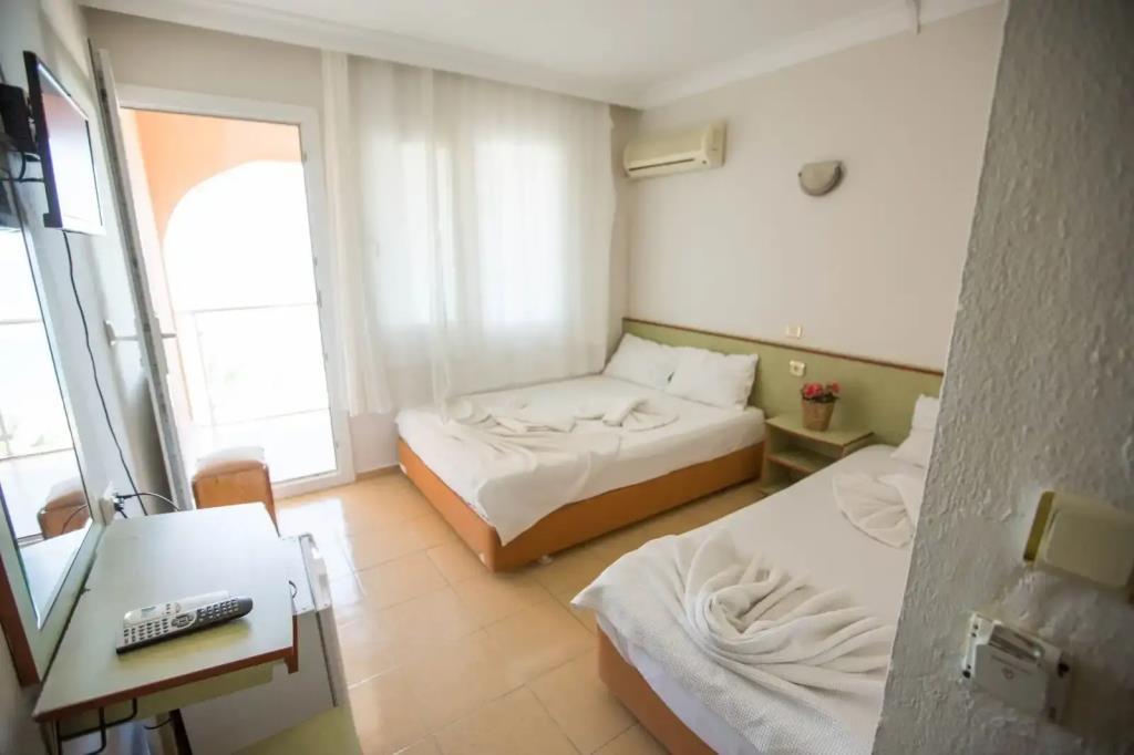 Holiday Otel 0*