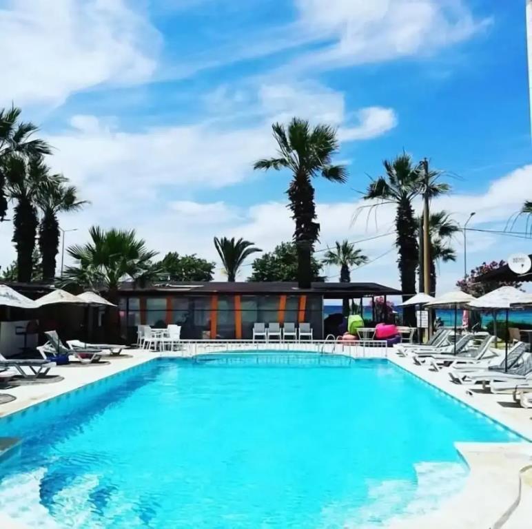 Holiday Otel 0*