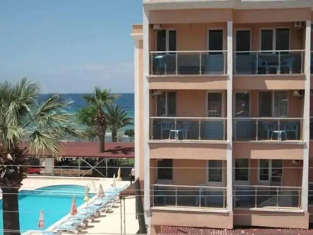 Holiday Otel 0*