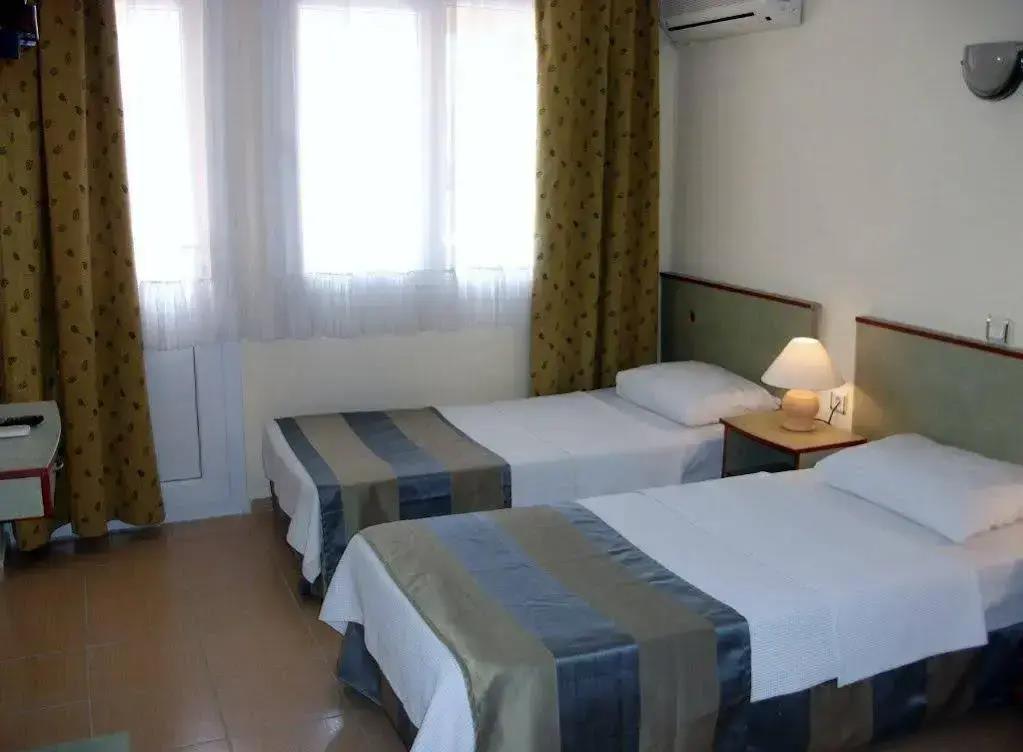 Holiday Otel 0*