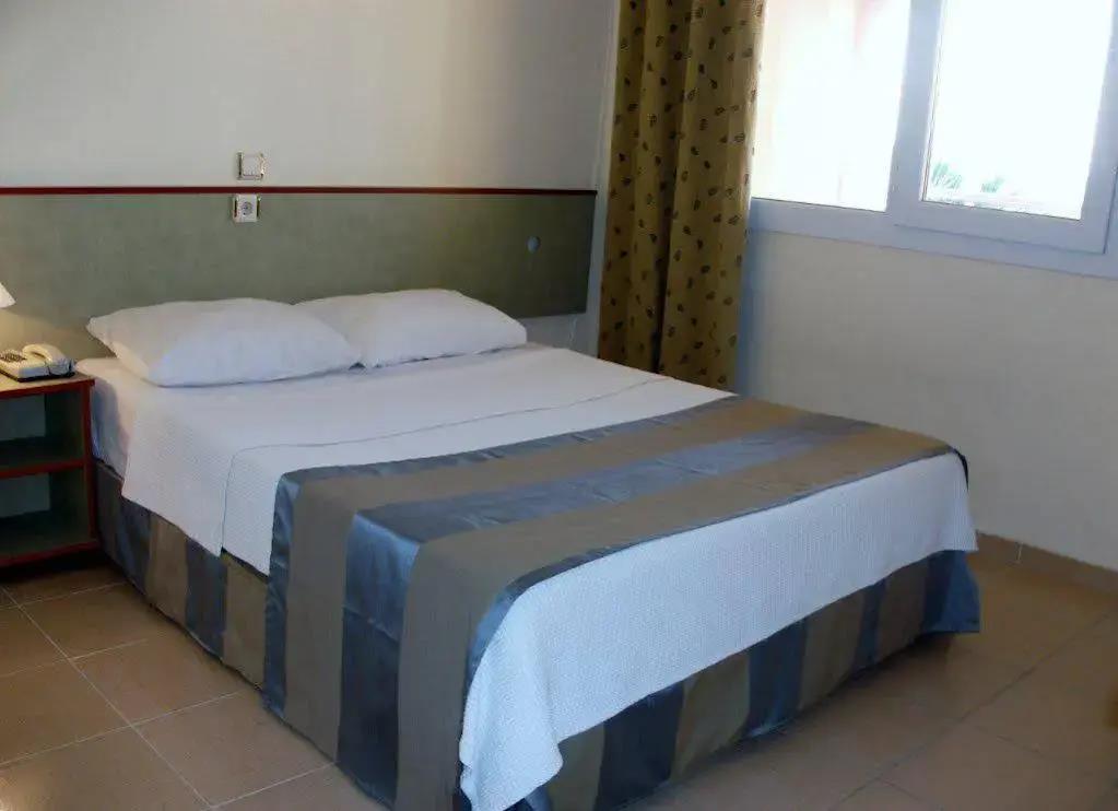 Holiday Otel 0*
