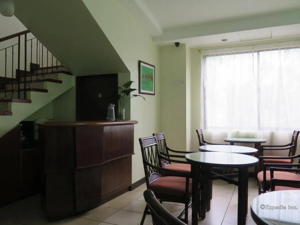 OYO 210 Apple Tree Suites 3*