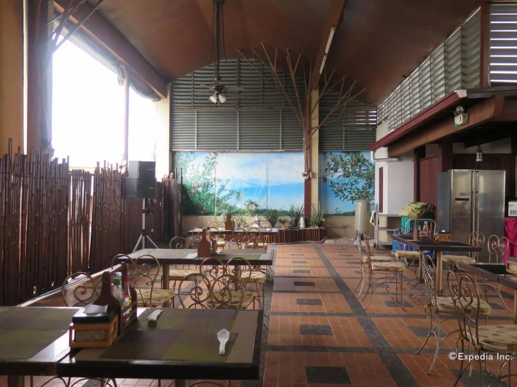 OYO 210 Apple Tree Suites 3*