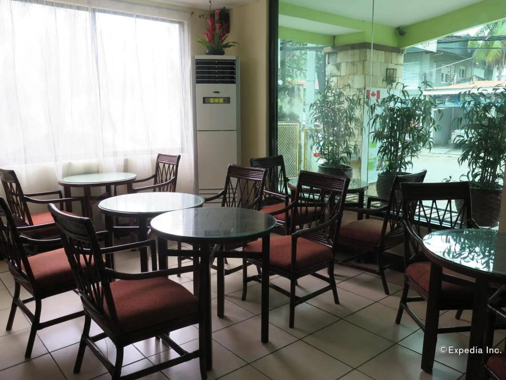 OYO 210 Apple Tree Suites 3*
