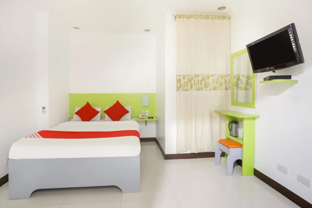 OYO 210 Apple Tree Suites 3*