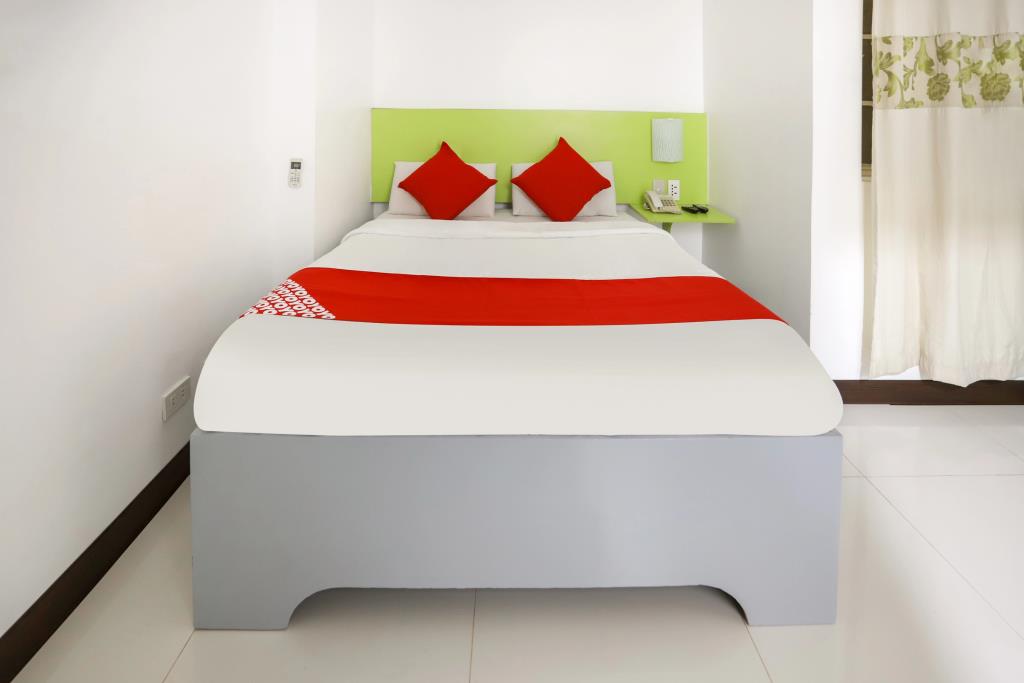 OYO 210 Apple Tree Suites 3*