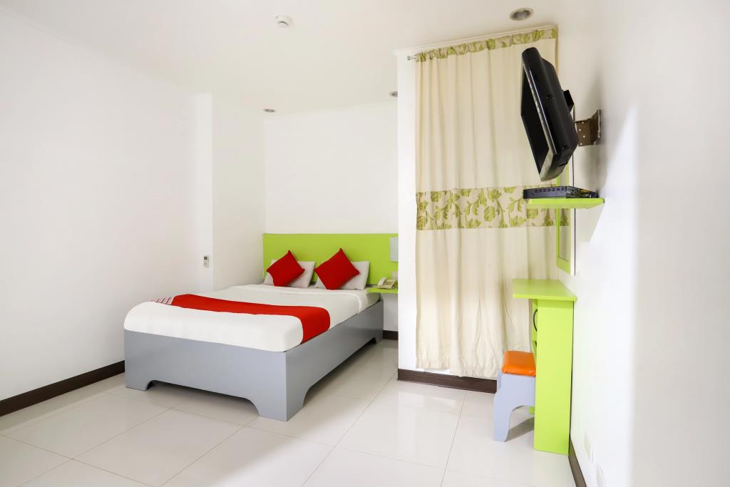 OYO 210 Apple Tree Suites 3*