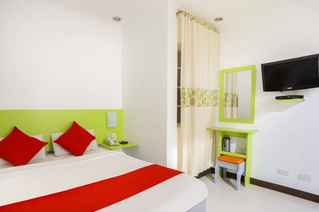 OYO 210 Apple Tree Suites 3*