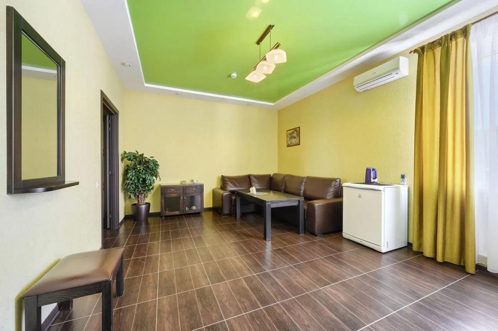 SQ Kirovski Hotel 0*