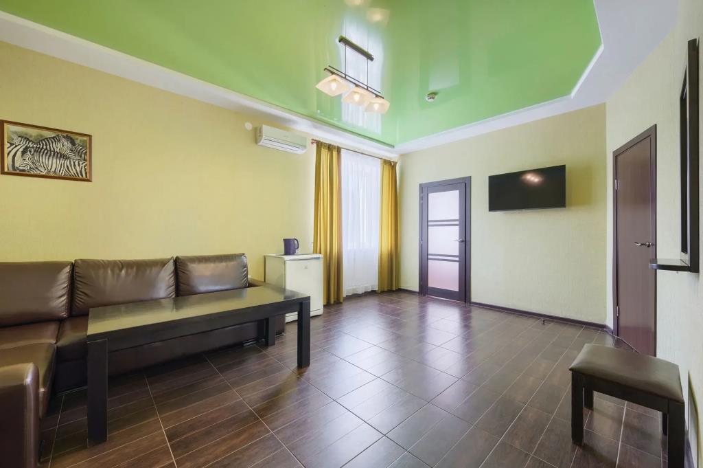 SQ Kirovski Hotel 0*