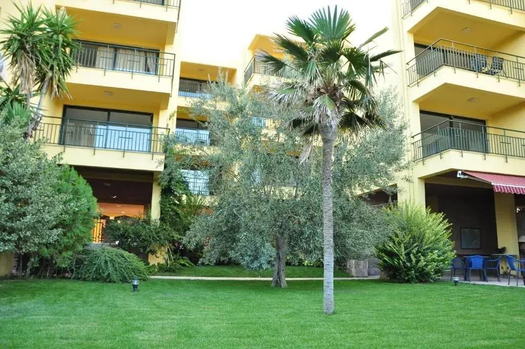 Palm Court Suites 0*