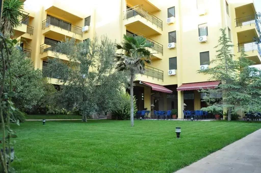 Palm Court Suites 0*