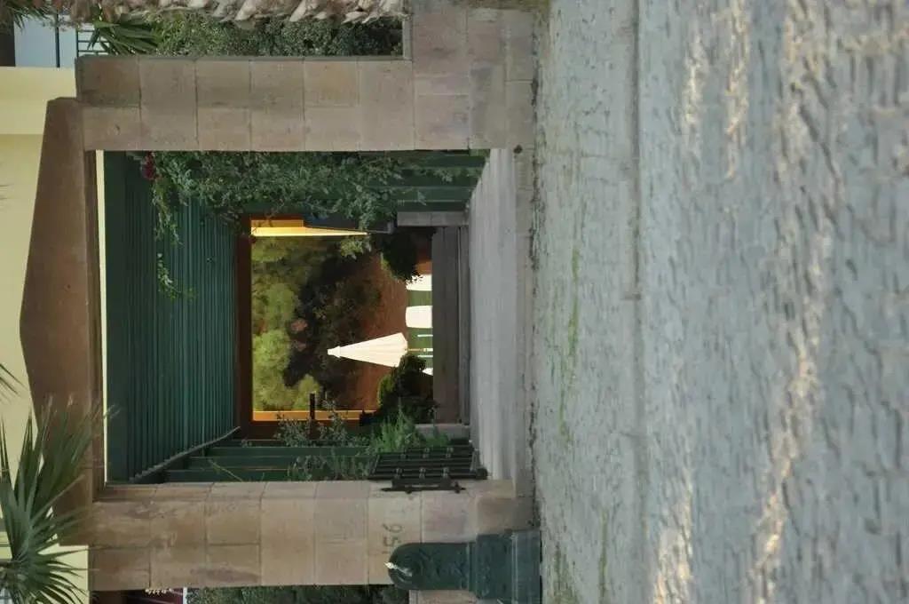 Palm Court Suites 0*