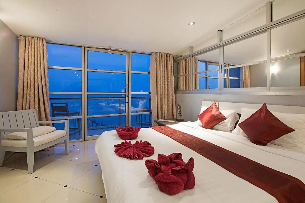 Enjoy Beach Hotel 3*