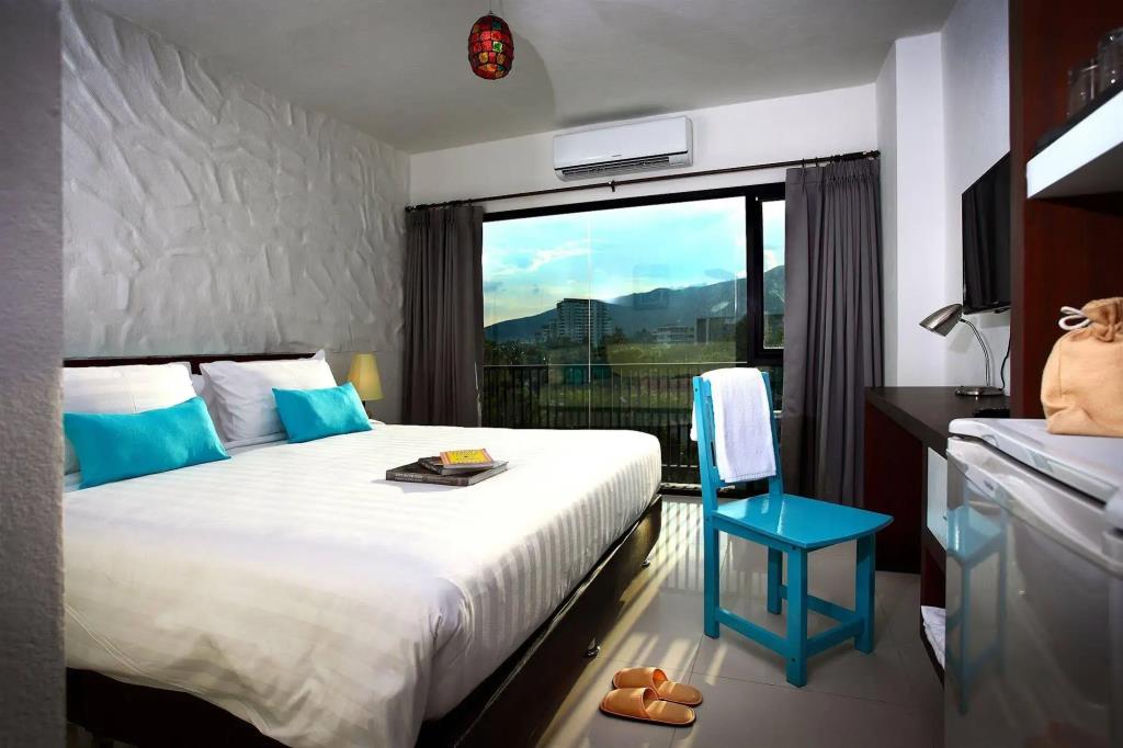 WE Valley Hotel 3*