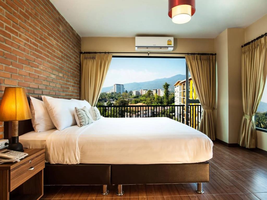 WE Valley Hotel 3*