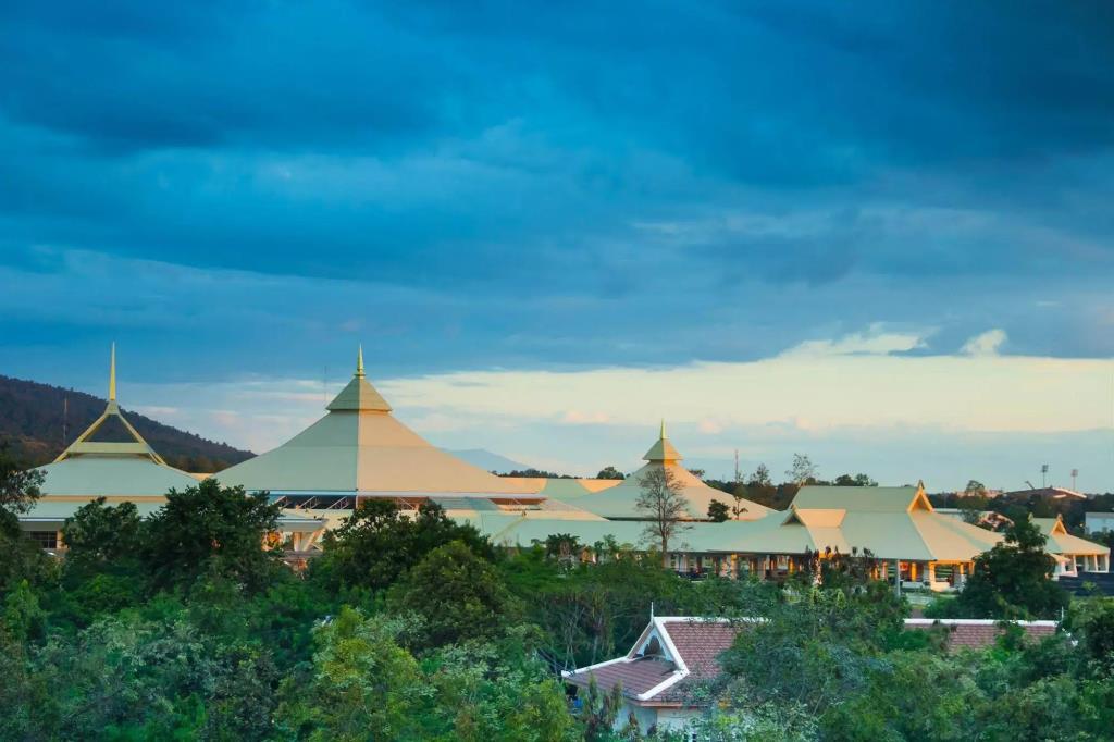 WE Valley Hotel 3*
