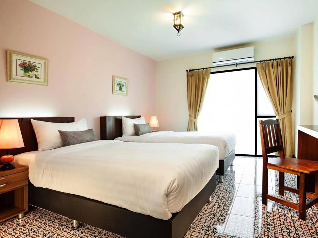 WE Valley Hotel 3*